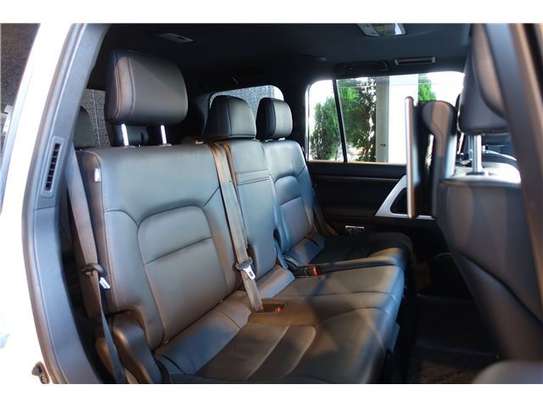 2020 TOYOTA LANDCRUISER image 7