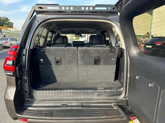 Toyota Land Cruiser 4x4 Dark Grey Off-Road SUV 2019 image 4