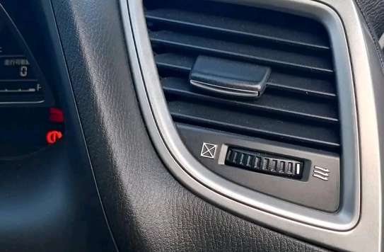 Mazda axela hatchback petrol ⛽️ image 4