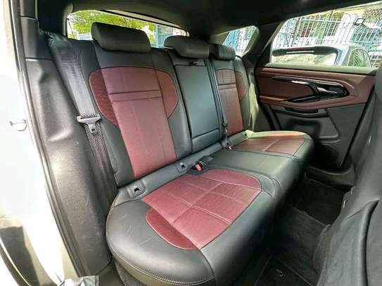 Land Rover Evoque image 11