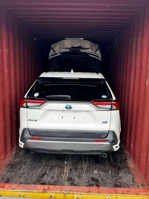 Toyota RAV4 SUV White Stylish Comfortable image 12