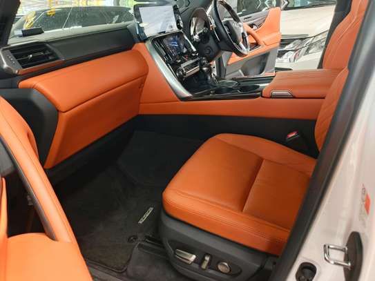 Lexus lx600 VvIp image 9