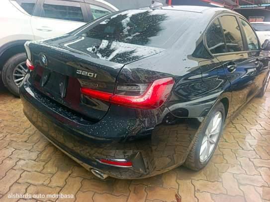 BMW 320i image 3