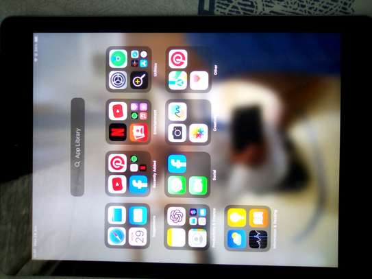 iPad Tablet image 4