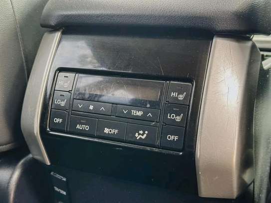 Toyota land cruiser KAKADU Grey 2019 image 8