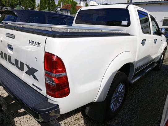 Toyota Hilux double cabin ( invincible) image 7