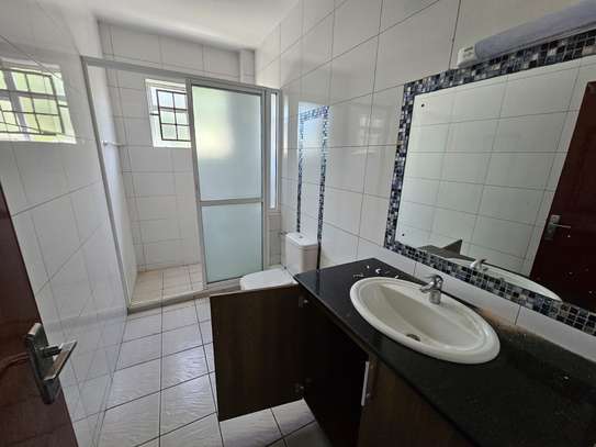 4 Bed Apartment with En Suite in Rhapta Road image 16