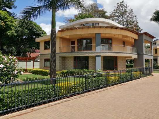 5 Bed Townhouse with En Suite at Lavington Green image 11
