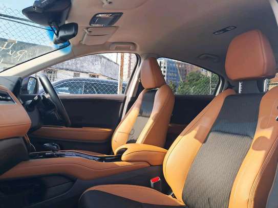 Honda Vezel Hybrid 4wd White 2018 image 2