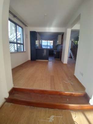 5 BEDROOM ALL-ENSUITE VILLA +DSQ FOR SALE image 2