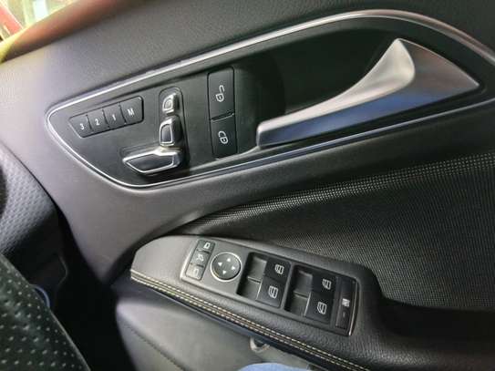 Mercedes benz A180 Red image 2