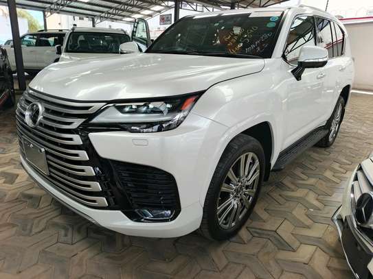 Lexus LX600   2022 image 3