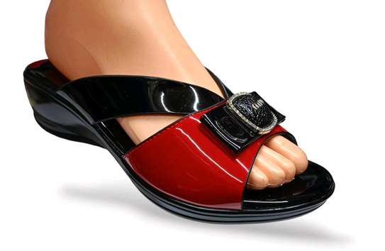 Women open shoe's image 2