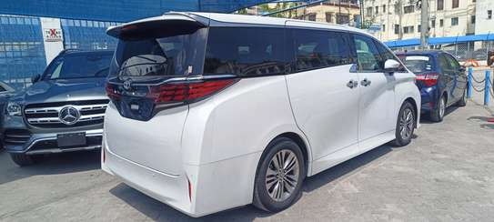 Toyota Alphard Executive 2023 model image 11