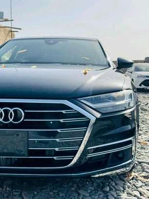 Audi Quattro A8 S-Line black 2019 image 3