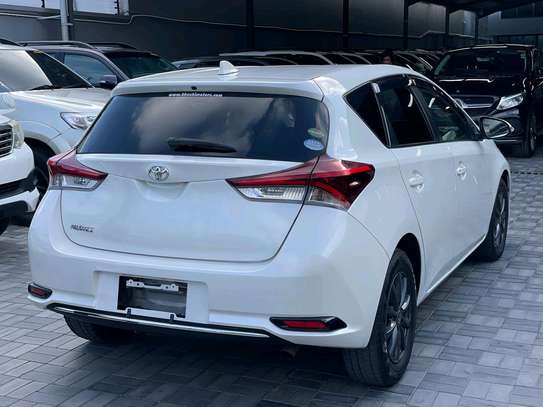 Toyota auris new shape new number image 8