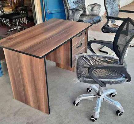 Executive High quality office desks and chairs image 2