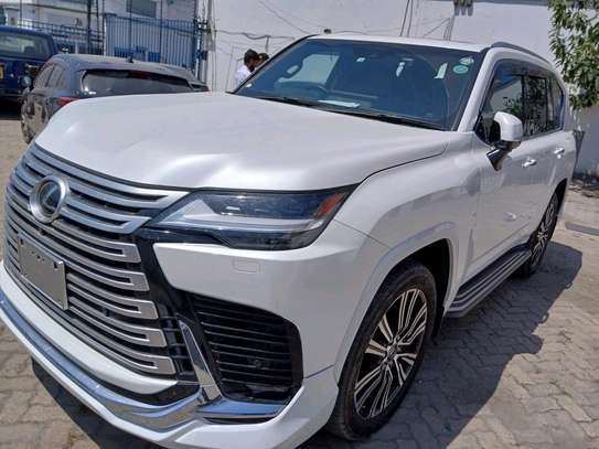 Lexus LX600 White Sport 2023 image 6
