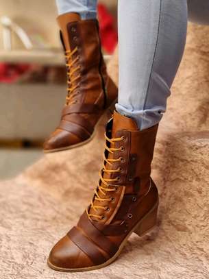 *Retro Comfy Chunky-heel Lace-up Boots*
 *Sizes: 37 to 42( Normal Fitting)* 
 *Colours: image 1