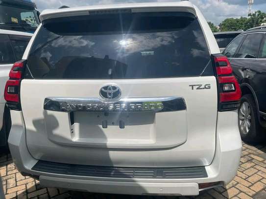Toyota land cruiser prado Diesel TZG white 2018 image 9