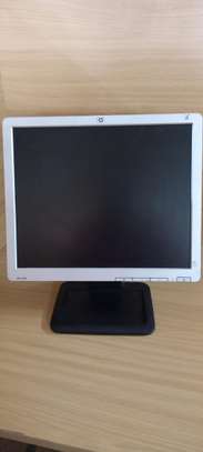HP Monitor 17 INCHES image 2