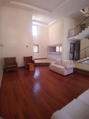 5 Bed Villa with En Suite in Lavington image 1