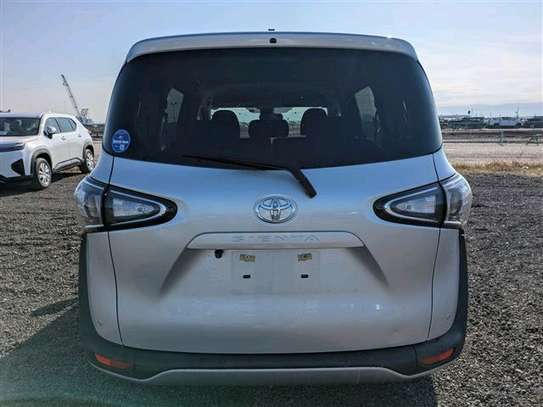 Toyota sienta 2022 model normal image 6