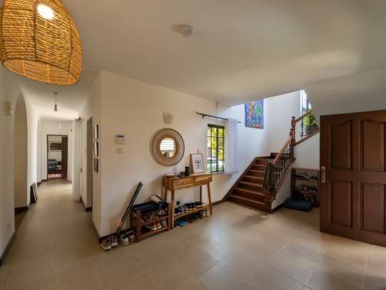 4 Bed Villa with En Suite in Spring Valley image 10