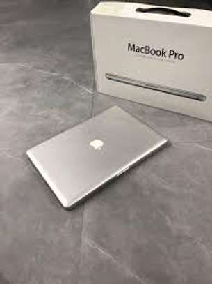 on a quick sale. mac pro i5 mid 2012 4gb/500gb. image 3
