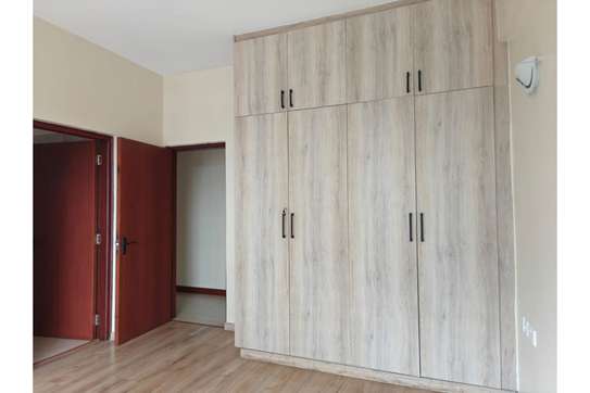3 Bed Apartment with En Suite in Parklands image 10