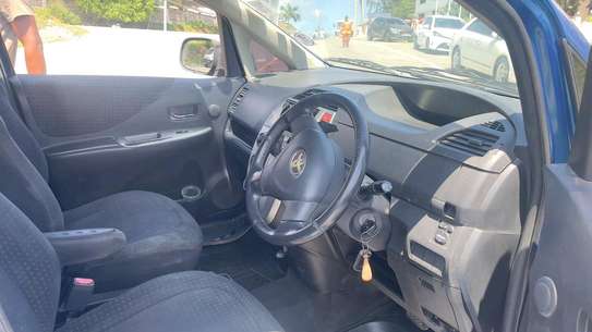 Toyota Ractis image 4