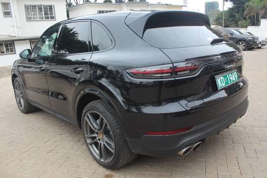 Porsche Cayenne S Leather Sunroof 2018 33,000 Kms image 3