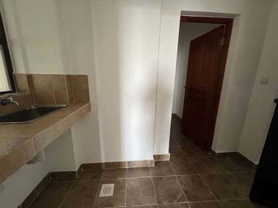 2 Bed Apartment with En Suite in Kilimani image 5