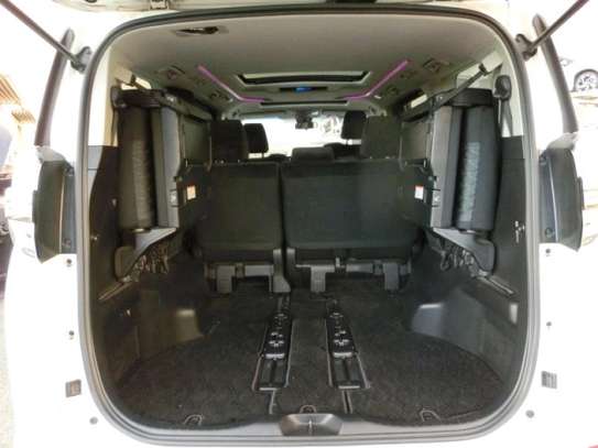 Toyota VELLFIRE image 14