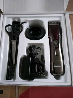 Rechargeable hair clipper image 2