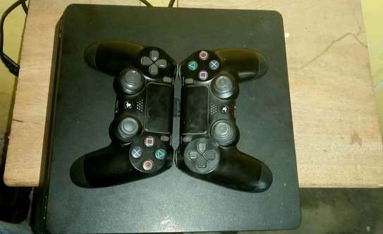 PlayStation 4 console image 2