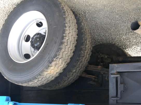 Isuzu FSR Lorry image 2