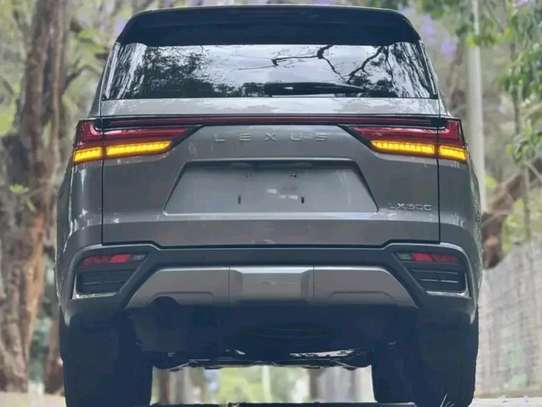 2022 Lexus LX600 image 7
