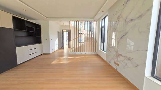 5 Bed House with En Suite in Lavington image 10