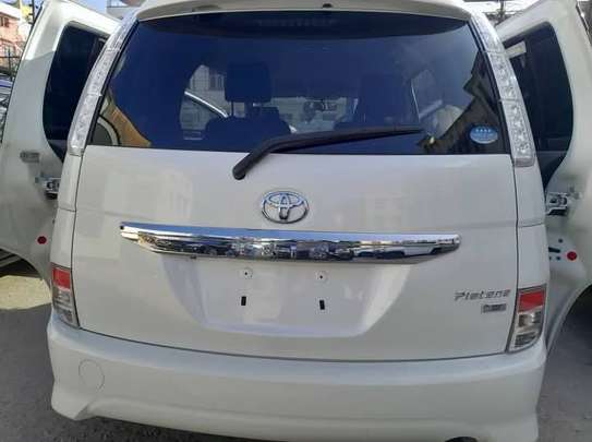 Toyota ISIS PLATANA image 5