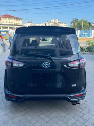 Toyota sienta g grade body kit image 2