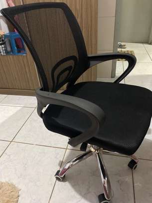 Venus Low Back Mesh Clerical Chair image 2