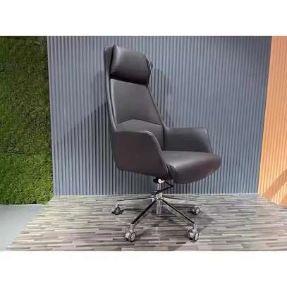 High-Back Leather Office Chair image 5