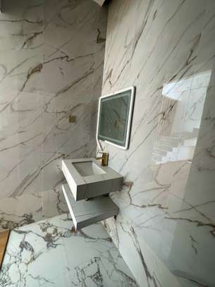 5 Bed Apartment with En Suite in Lavington image 12