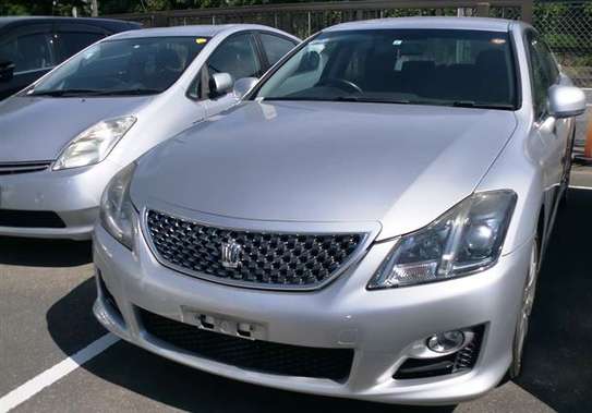 Windscreen replacement for Toyota Crown free mobile fitting image 1