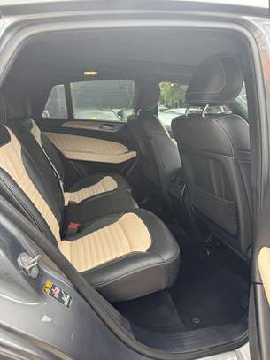 Mercedes-Benz GLE350d image 8