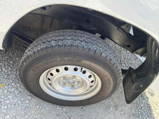 Toyota hilux single cab 2016model image 5