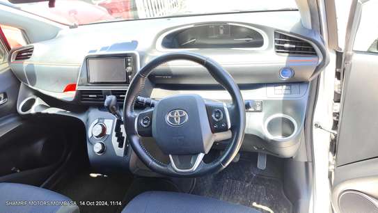 Toyota sienta hybrid silver 2018 image 7