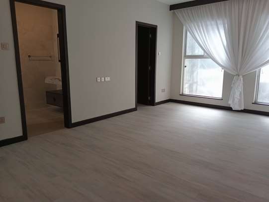 Furnished 2 Bed Apartment with En Suite at Riverside Drive image 9