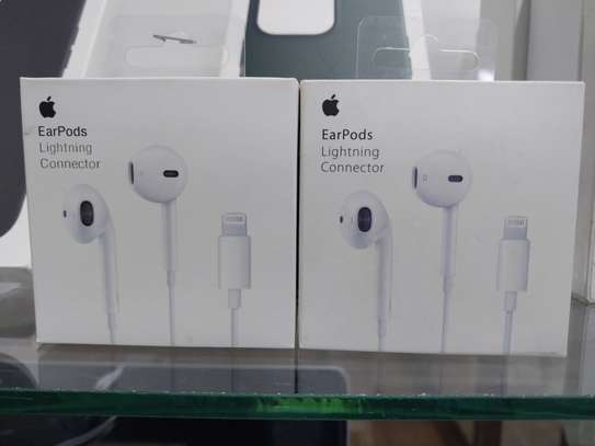 Original Apple Earpods With Lightning Connector For iPhone image 2